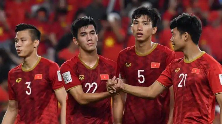新角色海报显峥嵘 2021-07-10 《摩登年代》“枫峥”写真 徐峥张子枫笑装登场 2013-08-02 由“喜剧帝票房王”徐峥与张子枫领衔主演的喜剧新作《摩登年代》将在8月29日持续升温的暑期档尾声惊喜登场。