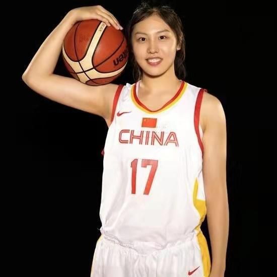 奥妹×坎妹主演《评估》曝剧照 2025-02-08 2月8日，科幻题材新片《评估》（The Assessment）发布海量剧照。